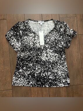 Calvin Klein Short Sleeve Black and White Shirt size L New with Tags